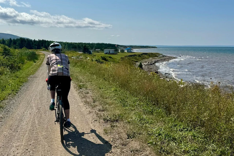cykla-med-hjalm